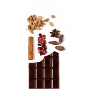 Tableta de chocolate con especies chai y rosas