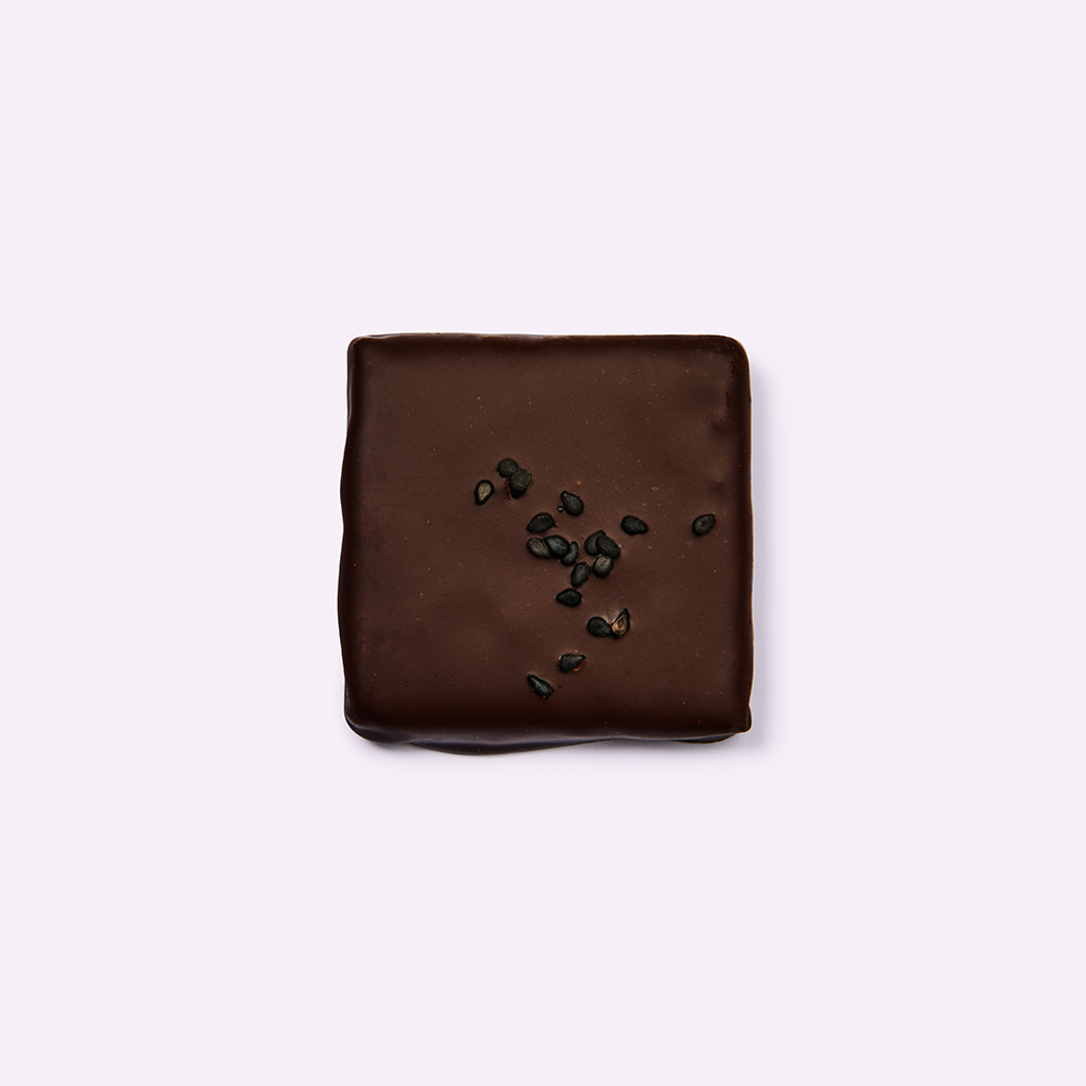 Snack de chocolate Chakra de sésamo negro y especies chai