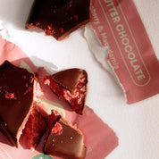 Snack de chocolate Chakra con frambuesa y nueces de macadamia