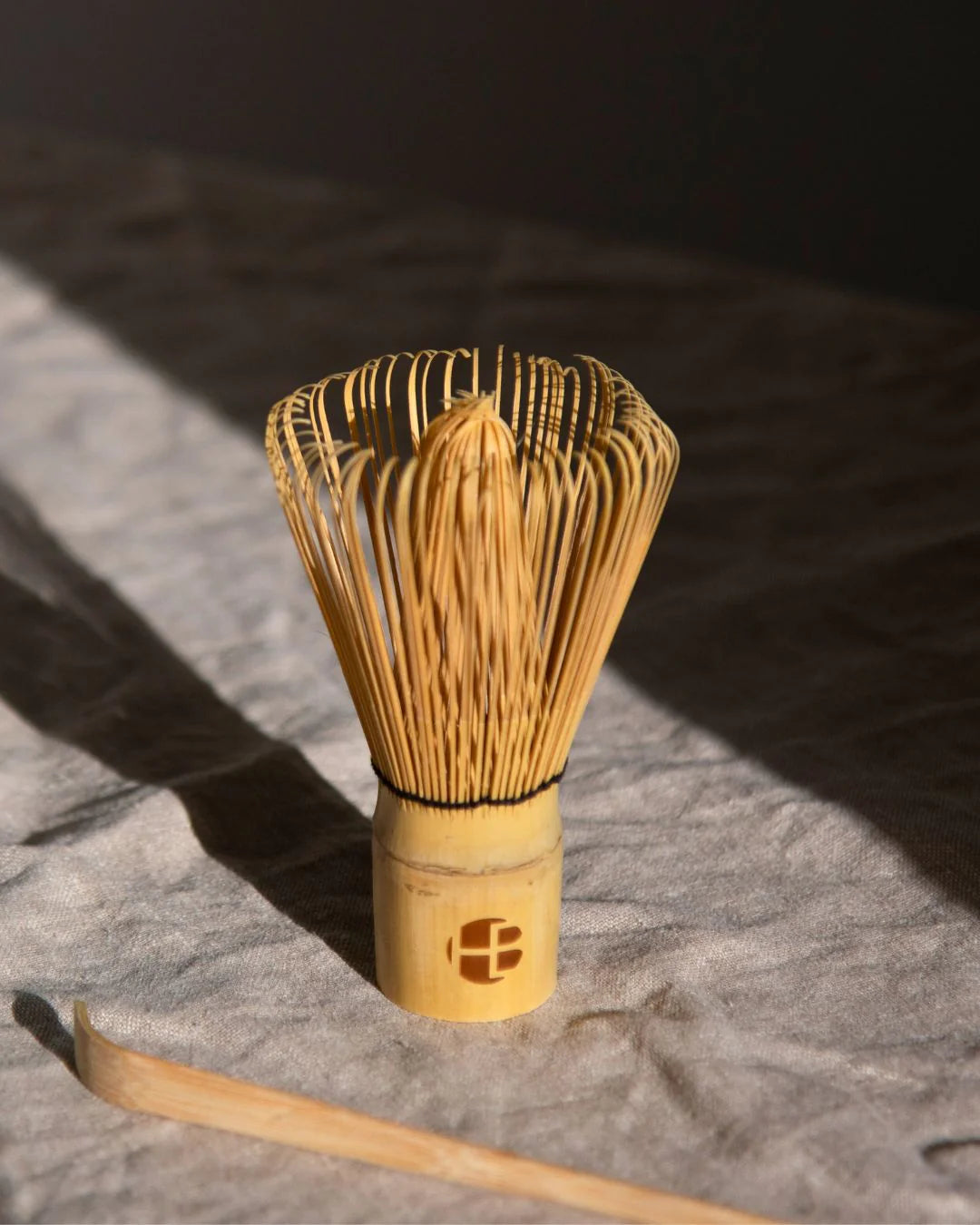 HB-whisk-golden-bamboo-01_jpg.webp