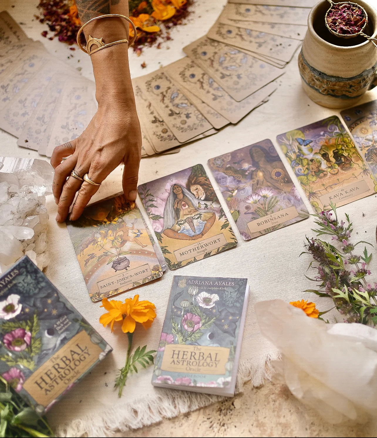 HERBAL ASTROLOGY Oráculo | Baraja de 55 cartas + libro/guía