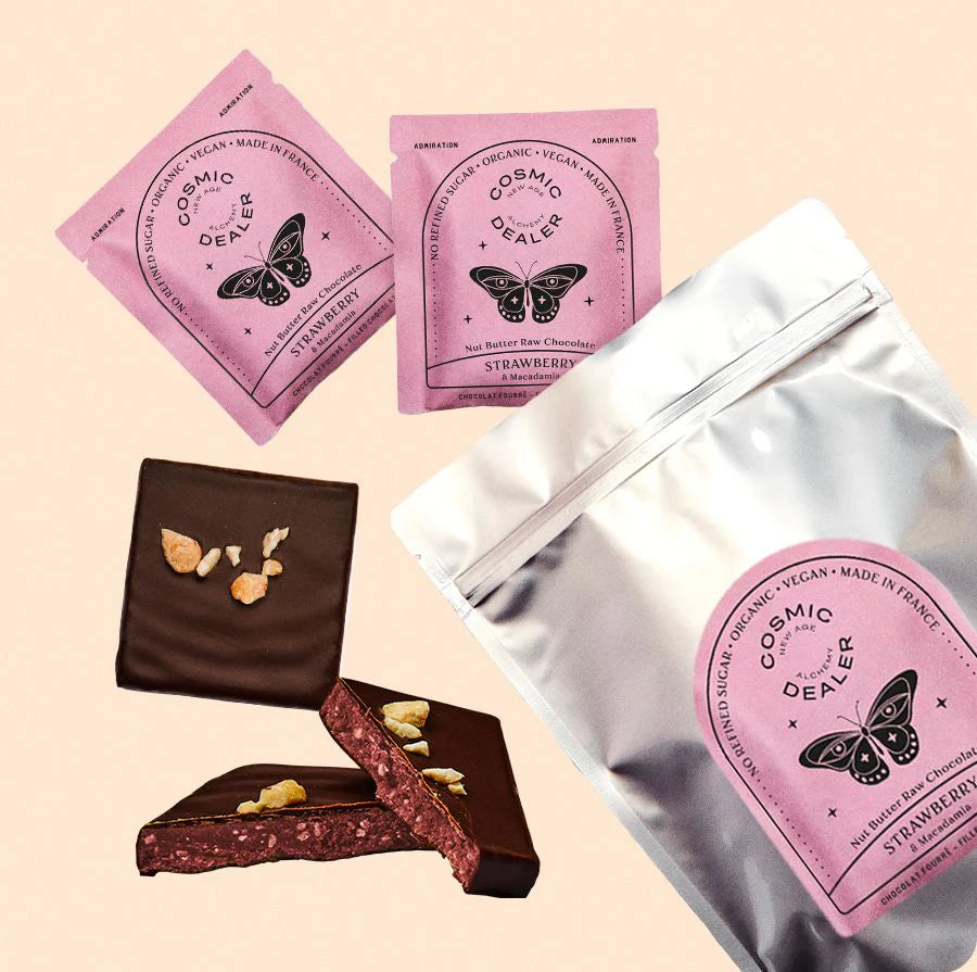 Snack de chocolate Chakra con fresas y nueces de macadamia