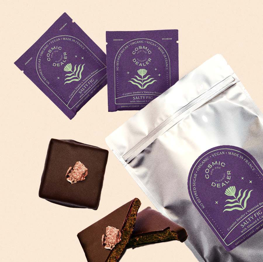 Snack de chocolate Chakra con higos salados y almendras
