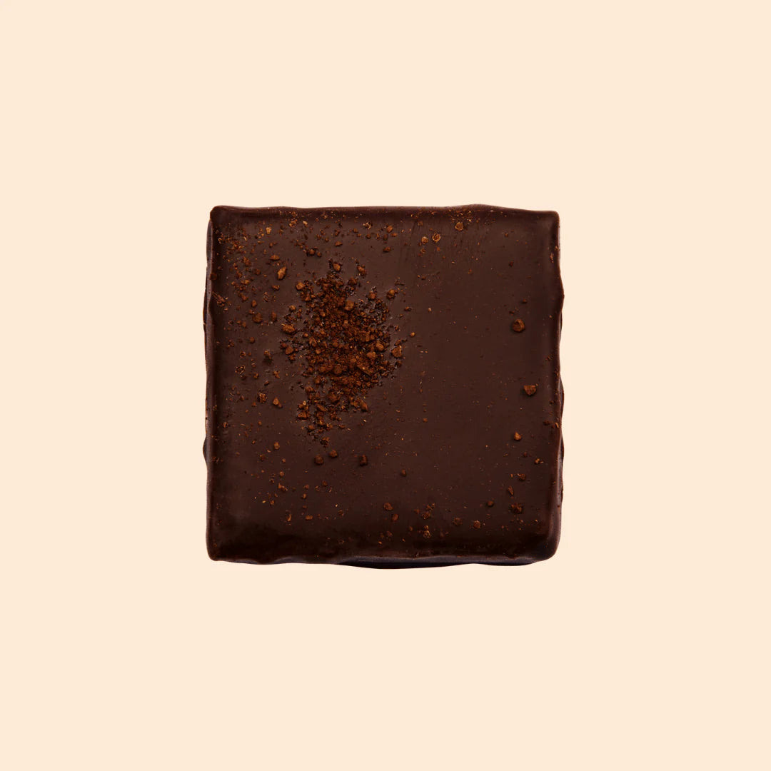 Snack de chocolate Chakra de mango y nueces de macadamia